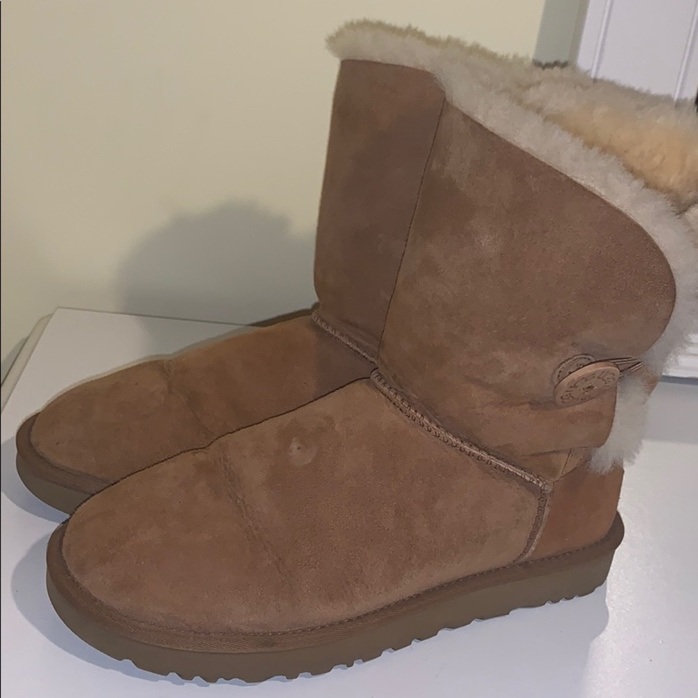 Barely used mid rise Uggs